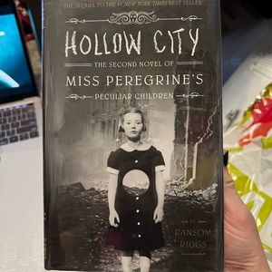 Hollow City: Ransom Riggs; book